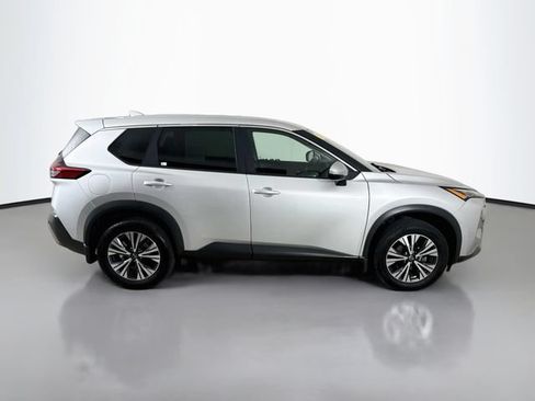 Used 2022 Nissan Rogue SV FWD image 9