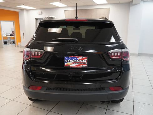 Used 2018 Jeep Compass Latitude w/ Popular Equipment Group AWD/4WD image 8