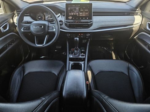 Used 2024 Jeep Compass Latitude image 32