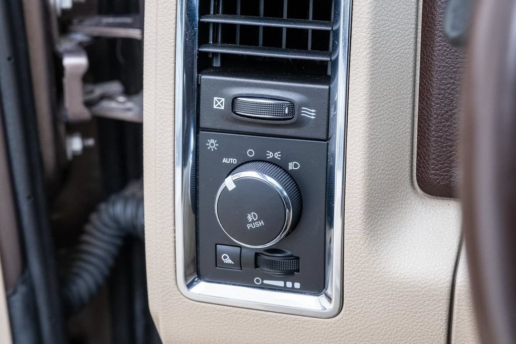 Used 2018 RAM 1500 Laramie w/ Convenience Group AWD/4WD image 19