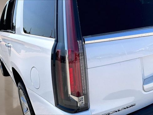 Used 2019 Cadillac Escalade Premium Luxury AWD/4WD image 32