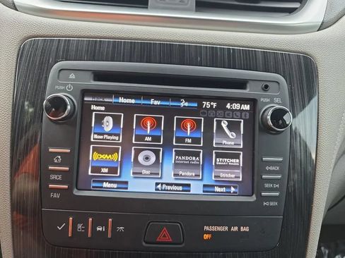 Used 2015 Chevrolet Traverse LT w/ Style and Technology Package FWD image 25