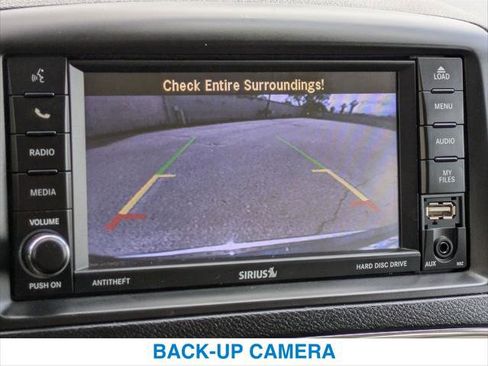 Used 2019 Dodge Grand Caravan SE w/ UConnect Hands-Free Group image 18