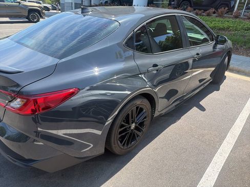 Used 2025 Toyota Camry SE image 11