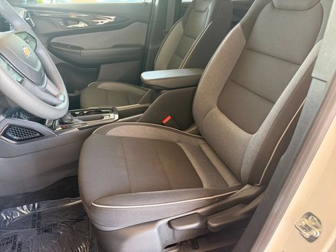 Used 2025 Chevrolet TrailBlazer LT AWD/4WD image 24