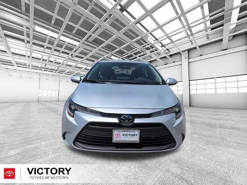 Used 2026 Toyota Corolla LE w/ LE Premium Package FWD image 9