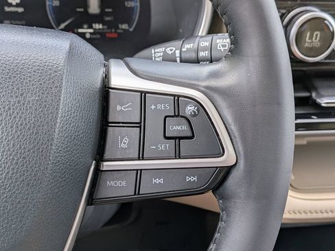 Used 2023 Toyota Highlander Limited AWD/4WD image 17