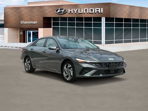 New 2025 Hyundai Elantra Limited image 11