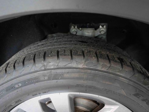 Used 2021 Ford Explorer XLT w/ Equipment Group 202A AWD/4WD image 31