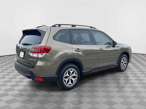 Used 2023 Subaru Forester Premium AWD/4WD image 5