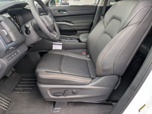 New 2026 Nissan Pathfinder SL FWD image 13