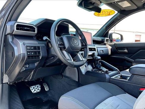 Used 2025 Toyota Tacoma TRD Sport AWD/4WD image 8