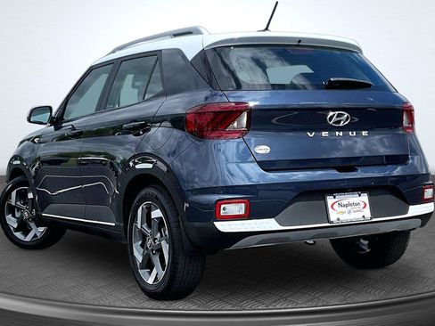 Used 2024 Hyundai Venue Limited FWD image 13