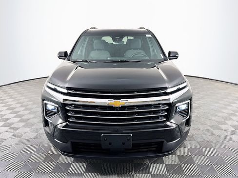 Used 2026 Chevrolet Traverse LT w/ Driver Confidence Package image 2