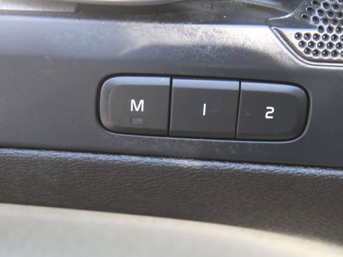 Used 2023 Volvo XC40 B5 Plus w/ Protection Package Premier image 22