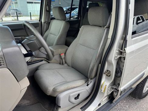 Used 2007 Jeep Commander Sport RWD image 7