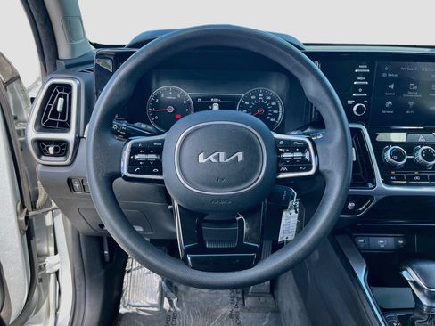 Used 2022 Kia Sorento LX FWD image 11