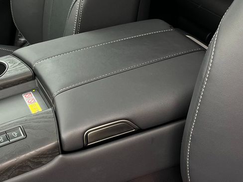 Used 2025 Lexus LX 600 4WD w/ Luxury Package image 26