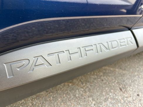 Used 2025 Nissan Pathfinder SV FWD image 9