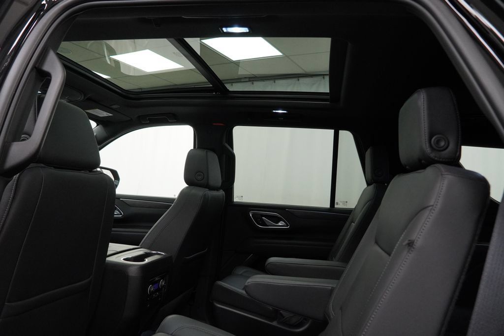 Used 2022 Chevrolet Tahoe LT w/ Luxury Package AWD/4WD image 13