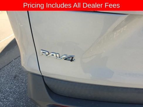 Used 2020 Toyota RAV4 LE AWD/4WD image 15
