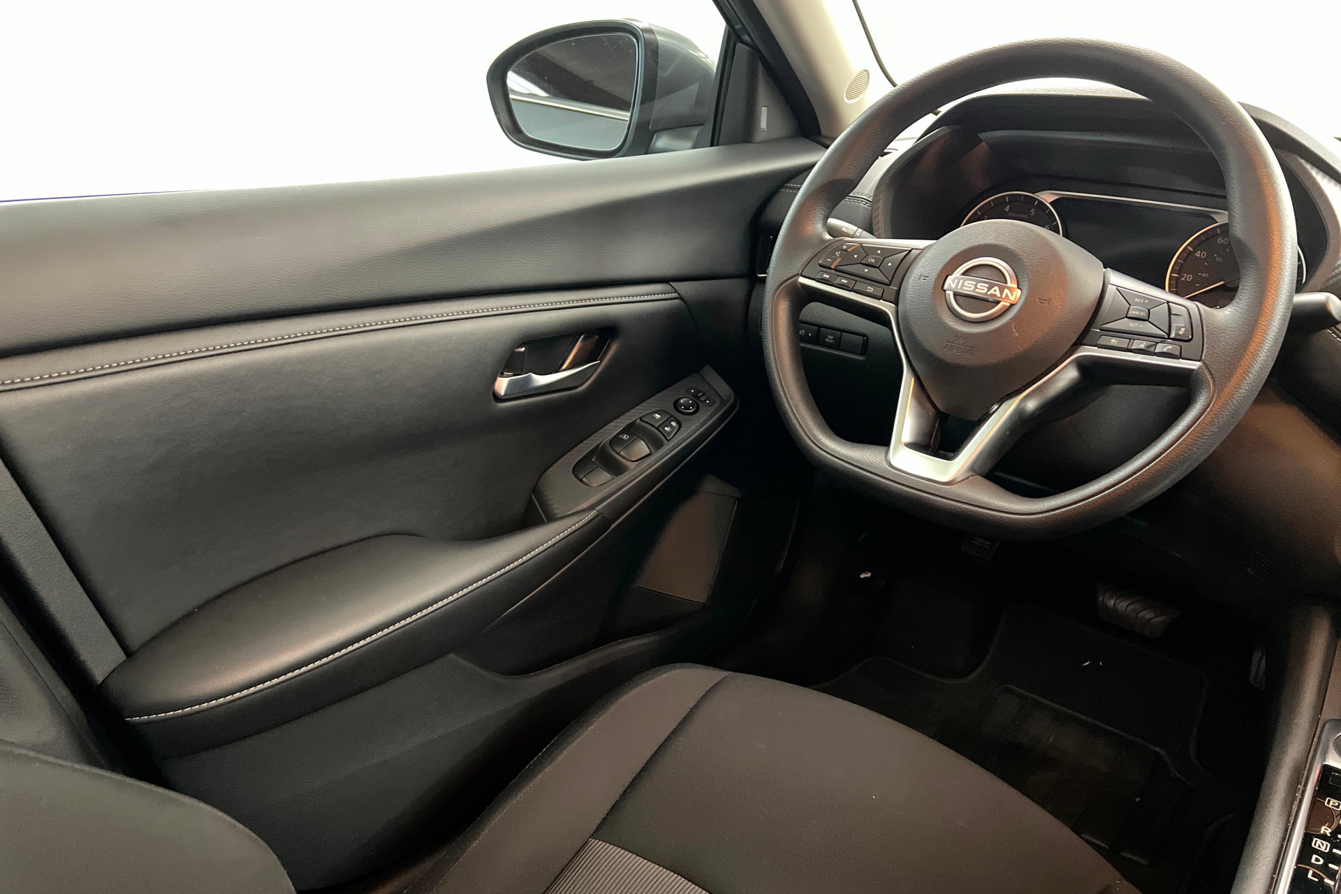 Used 2025 Nissan Sentra SV FWD image 12