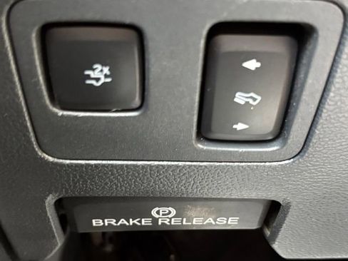 Used 2022 Ford F350 Platinum w/ FX4 Off-Road Package AWD/4WD image 36