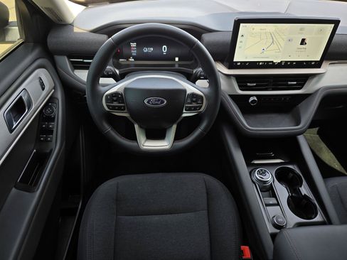Used 2025 Ford Explorer Active RWD image 10