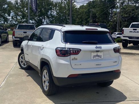 Certified 2024 Jeep Compass Latitude AWD/4WD image 7