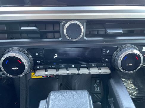 Certified 2024 Toyota Tacoma TRD Sport w/ TRD Sport Premium Package AWD/4WD image 19