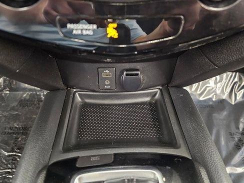 Used 2017 Nissan Rogue SV AWD/4WD image 18