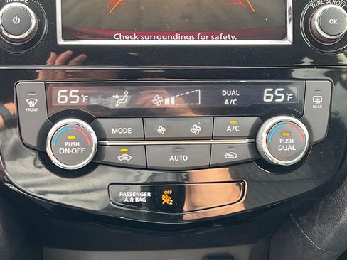 Used 2019 Nissan Rogue SV AWD/4WD image 26
