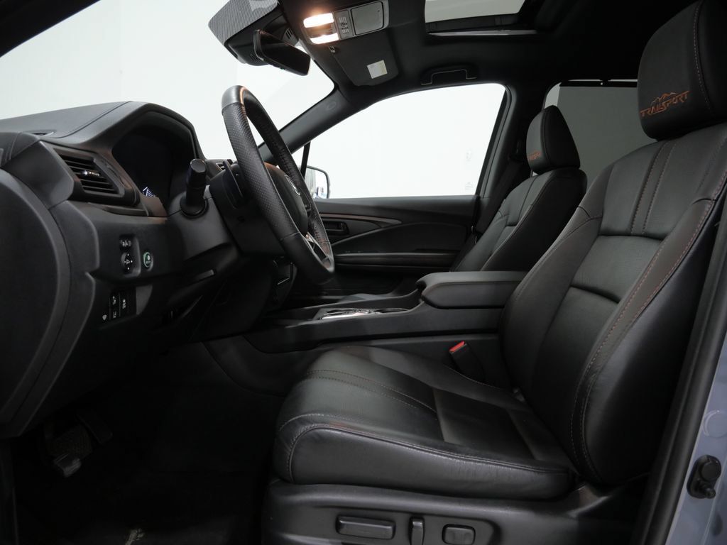 Used 2025 Honda Passport TrailSport image 13