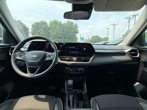 Used 2025 Chevrolet TrailBlazer LT FWD image 27