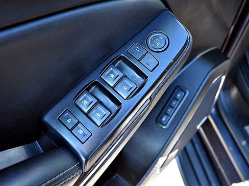 Used 2017 Chevrolet Suburban LT image 18