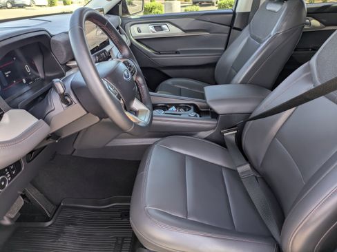 Used 2025 Ford Explorer Active w/ Active Comfort Package RWD image 25