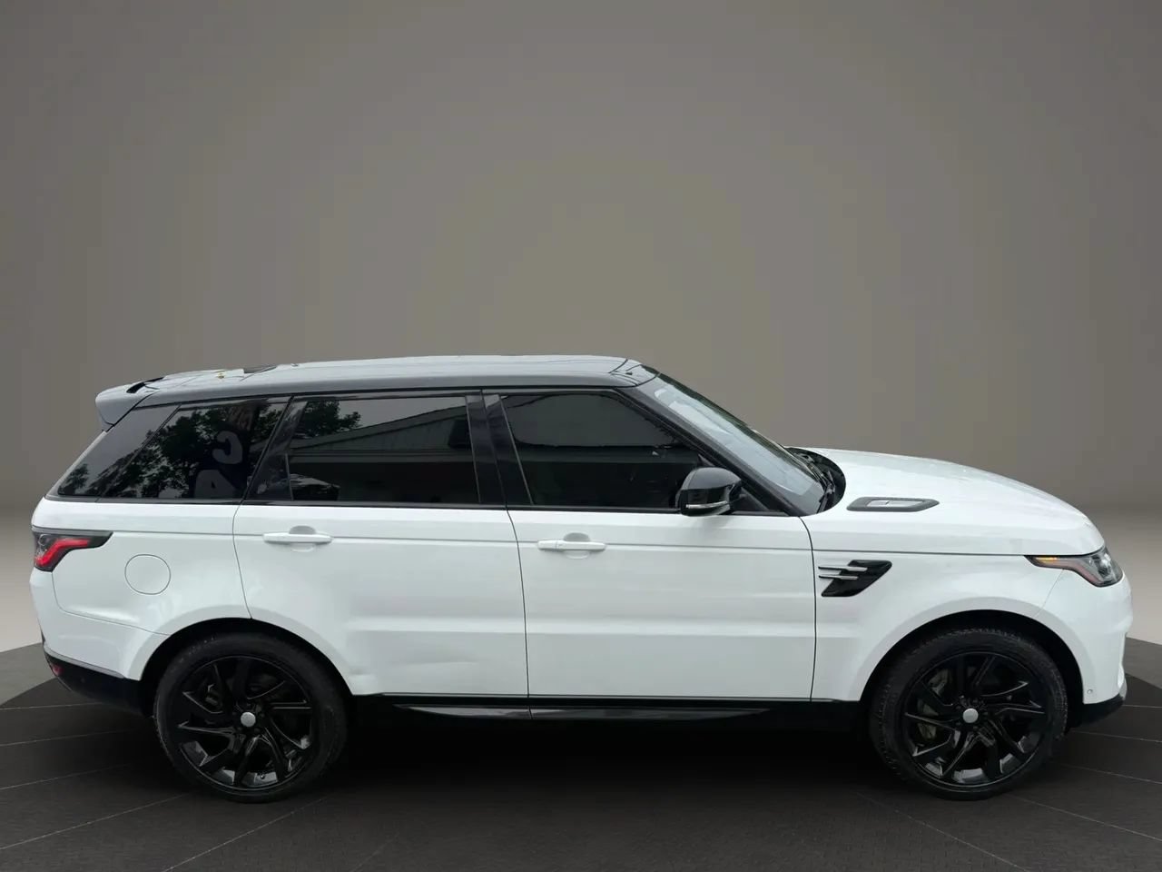Used 2019 Land Rover Range Rover Sport HSE AWD/4WD image 6