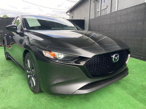 Used 2019 MAZDA MAZDA3 Hatchback w/ Preferred Package FWD image 1