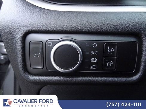 Used 2023 Ford Explorer XLT w/ Class IV Trailer Tow Package AWD/4WD image 16