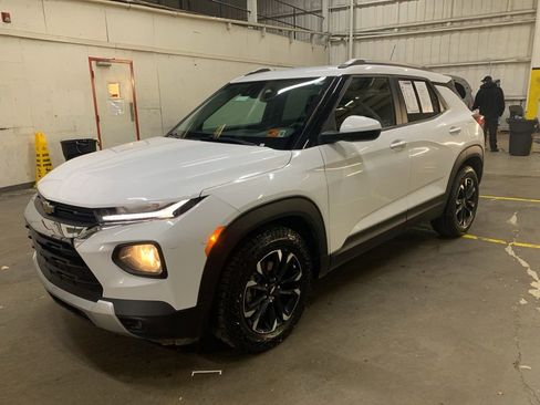 Used 2021 Chevrolet TrailBlazer LT w/ Convenience Package image 2