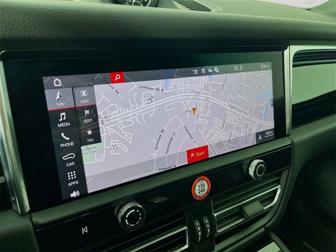 Certified 2025 Porsche Macan image 15