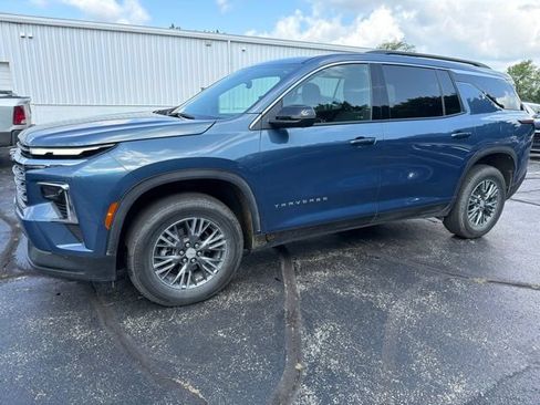 Used 2025 Chevrolet Traverse LT w/ Driver Confidence Package FWD image 7