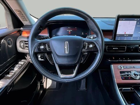 Used 2024 Lincoln Aviator Reserve AWD/4WD image 10