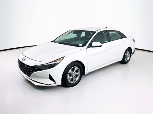 Used 2021 Hyundai Elantra SE image 3
