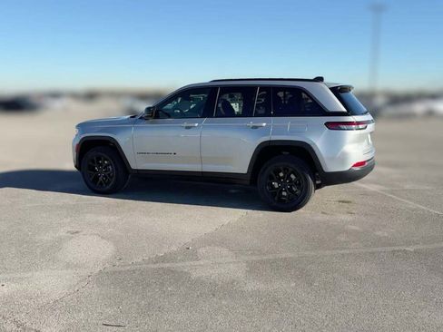 New 2026 Jeep Grand Cherokee Altitude image 7