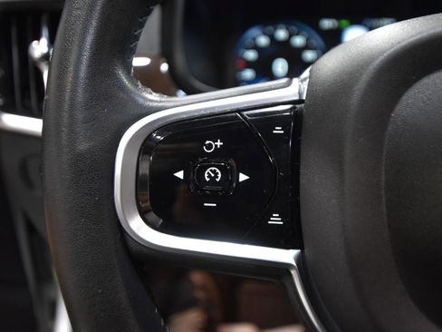 Used 2017 Volvo S90 T6 Momentum w/ Vision Package image 19