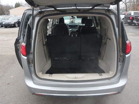 Used 2018 Chrysler Pacifica Limited image 14