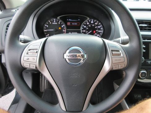 Used 2014 Nissan Altima 2.5 S w/ Display Audio Package FWD image 22