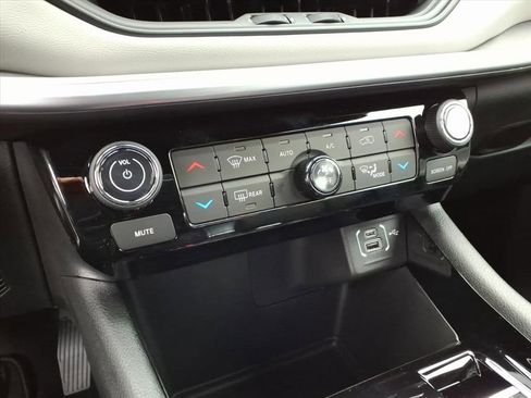 New 2026 Jeep Compass Limited image 27