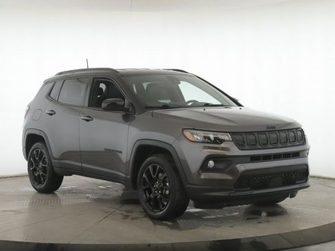 Used 2022 Jeep Compass Altitude image 2